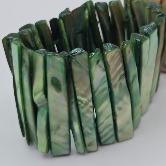 Shell Stretch Bracelet Lot of 2 Green Brown Iridescent Chunky Boho Surf‎ Beach - Picture 2 of 7